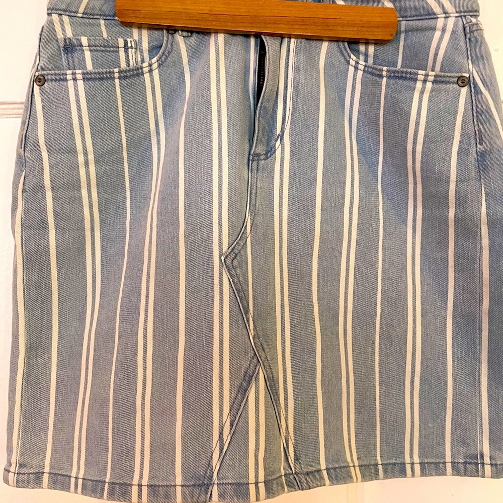 LOFT Size 6 Petite Soft Denin Striped Skirt